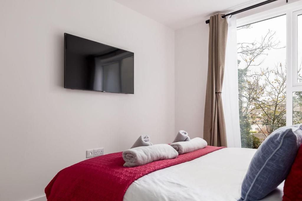 Stylish Town Centre Apartment, W Parking, Nr * Bournemouth