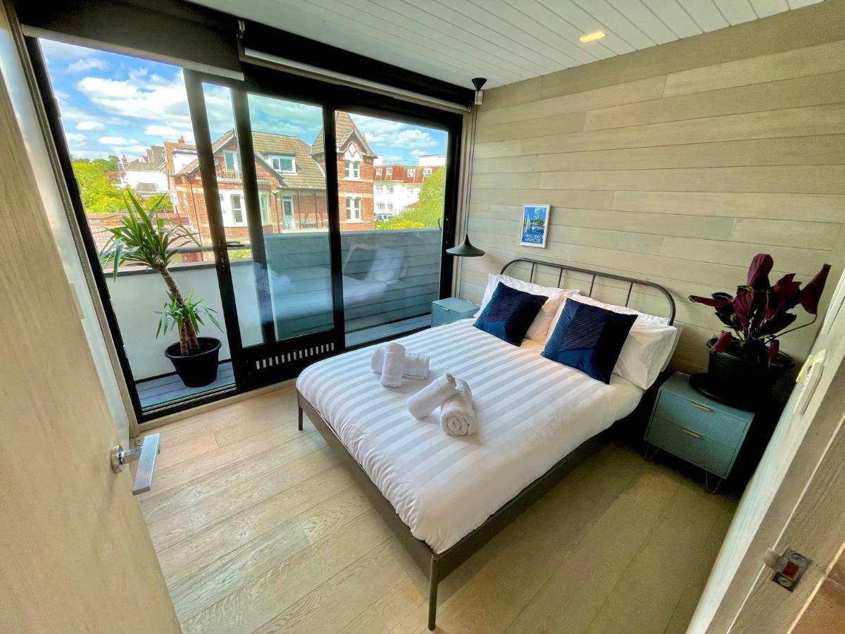 The - Stunning Sea View Penthouse Apartment *
