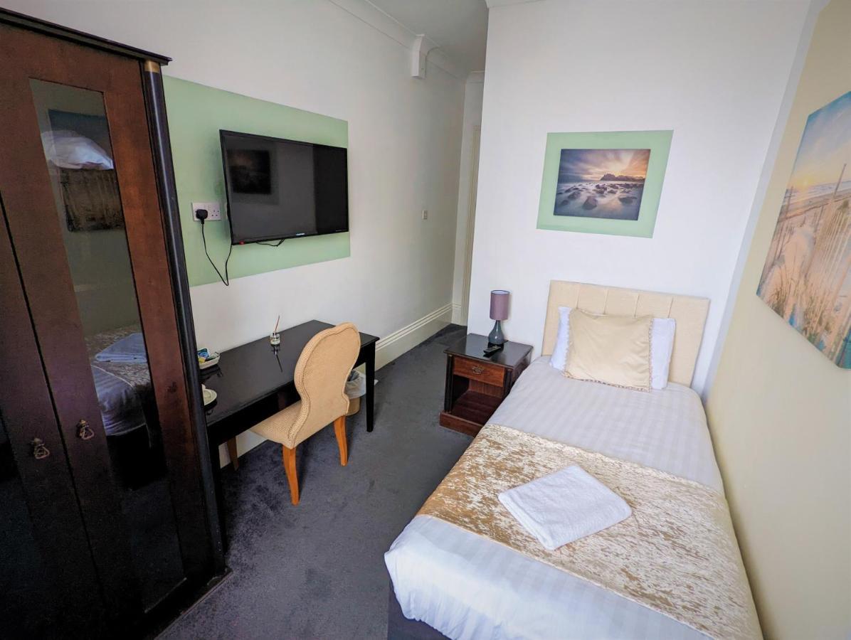 Cecil Court Hotel 3*