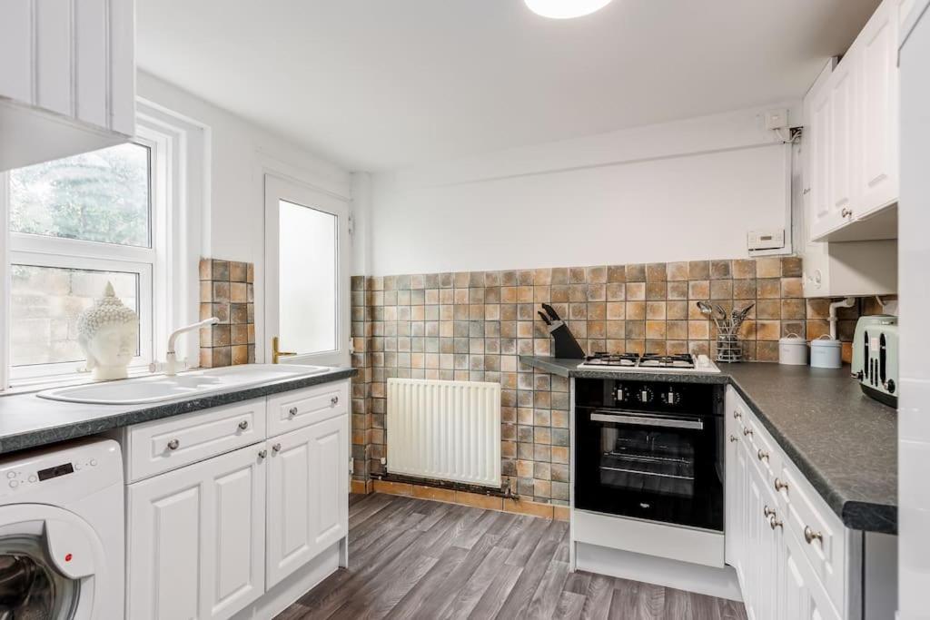 Weekly Monthly Deal-4 Beds-large House-driveway By Lima Ltd Bournemouth