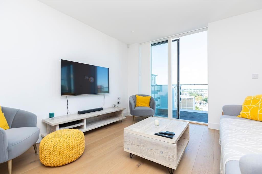Immaculate Penthouse-sea & Cityscape Views+balcony Bournemouth