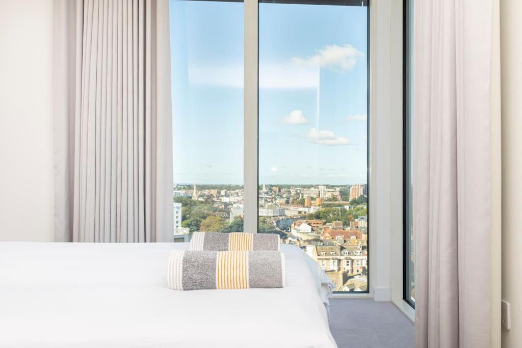 Immaculate Penthouse-sea & Cityscape Views+balcony Bournemouth