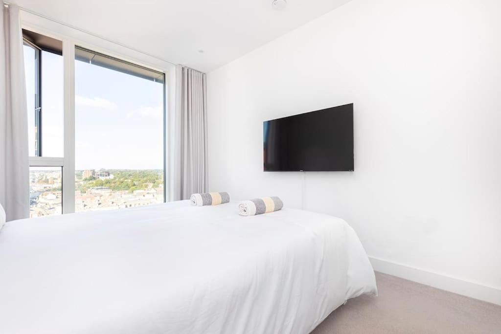 Apartment Immaculate Penthouse-sea & Cityscape Views+balcony