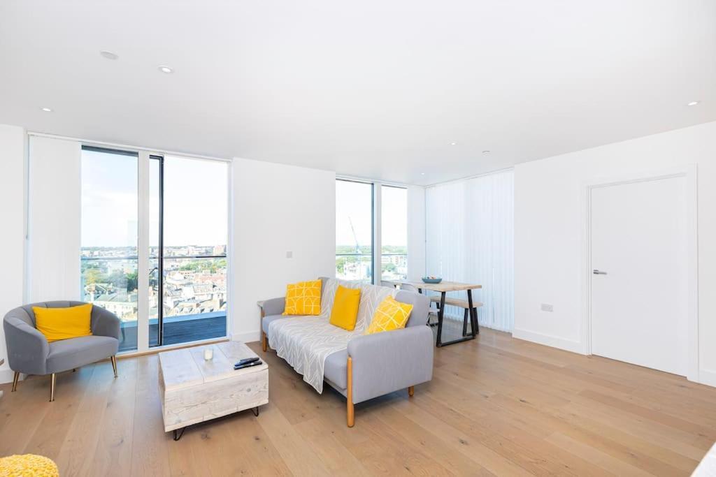 Immaculate Penthouse-sea & Cityscape Views+balcony