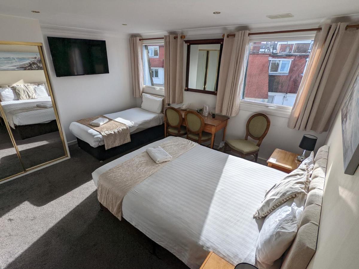Cecil Court 3*