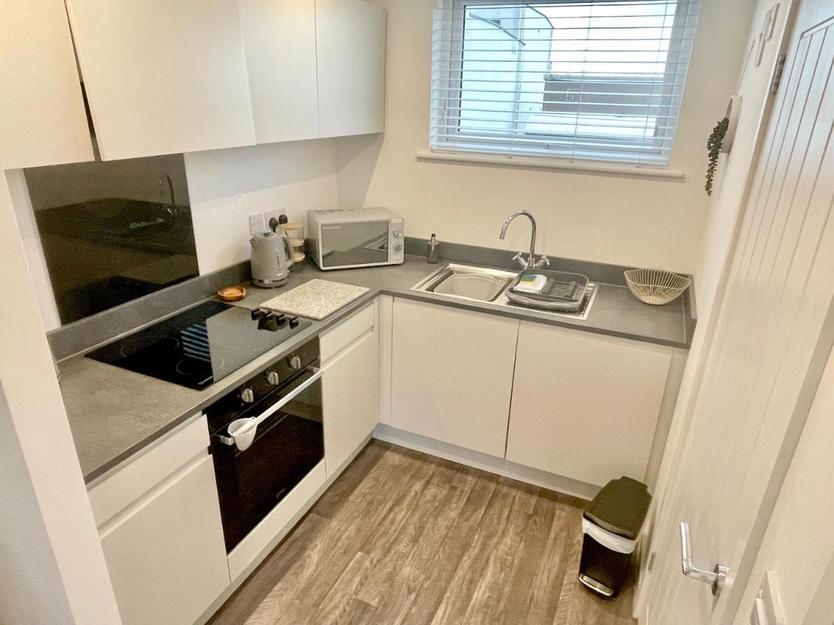 A Cozy Hideaway With Balcony - Close To Apartment Bournemouth