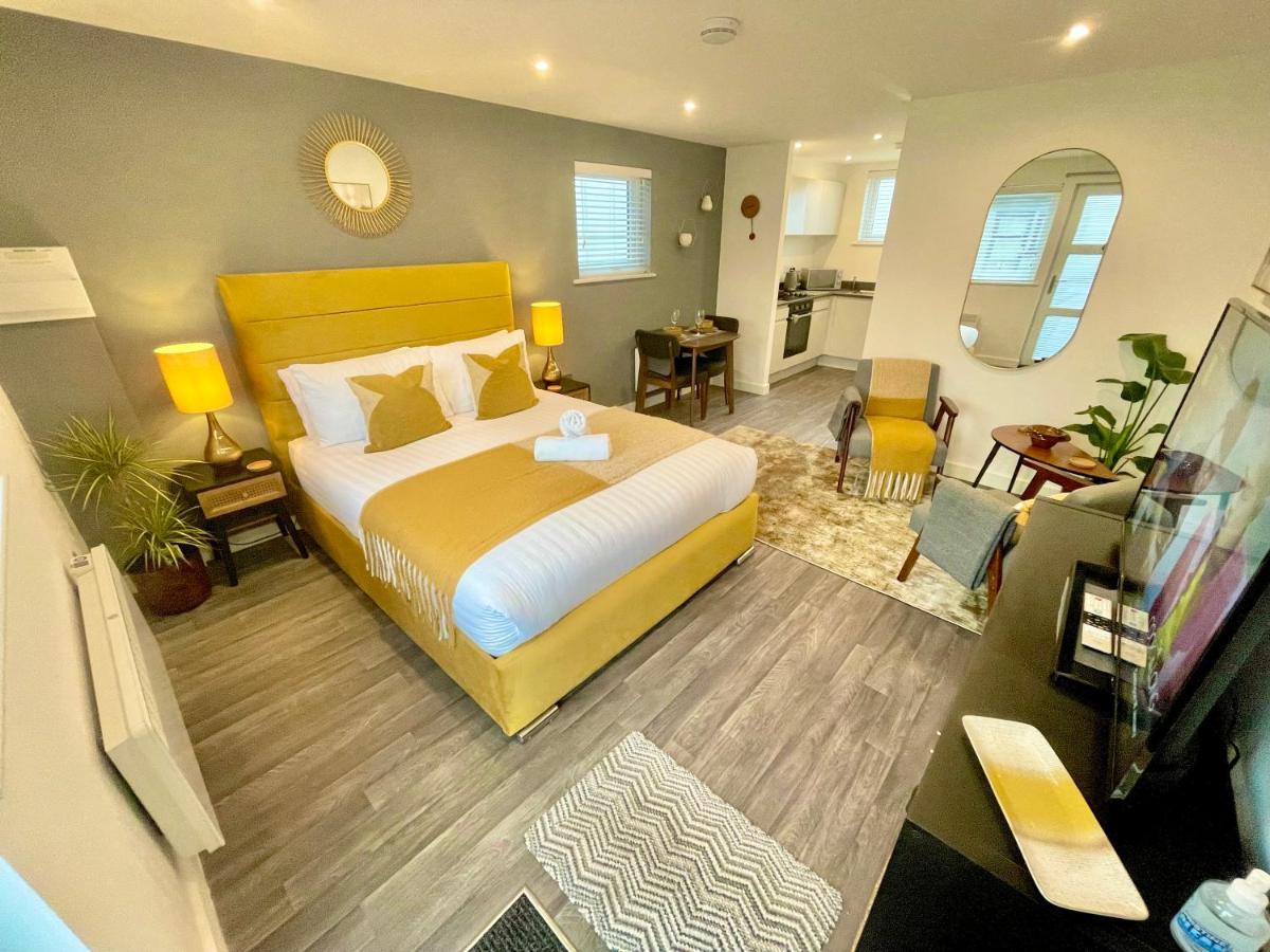 Apartment A Cozy Hideaway With Balcony - Close To