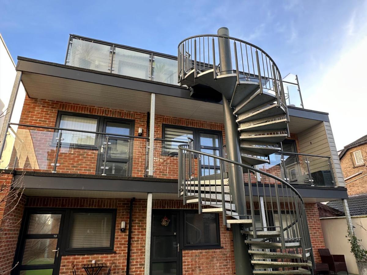 A Cozy Hideaway With Balcony - Close To Apartment *