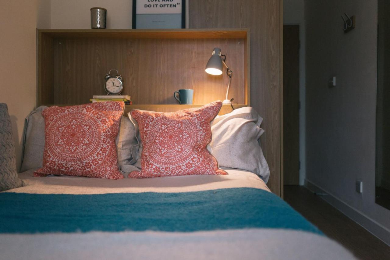 Cosy Private Bedrooms At Dorchester House In Apartment