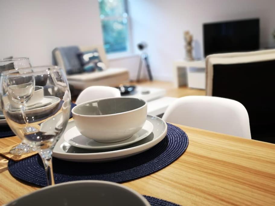 New Ground Floor Apartment, 4 Mins Walk To Beach Apartment