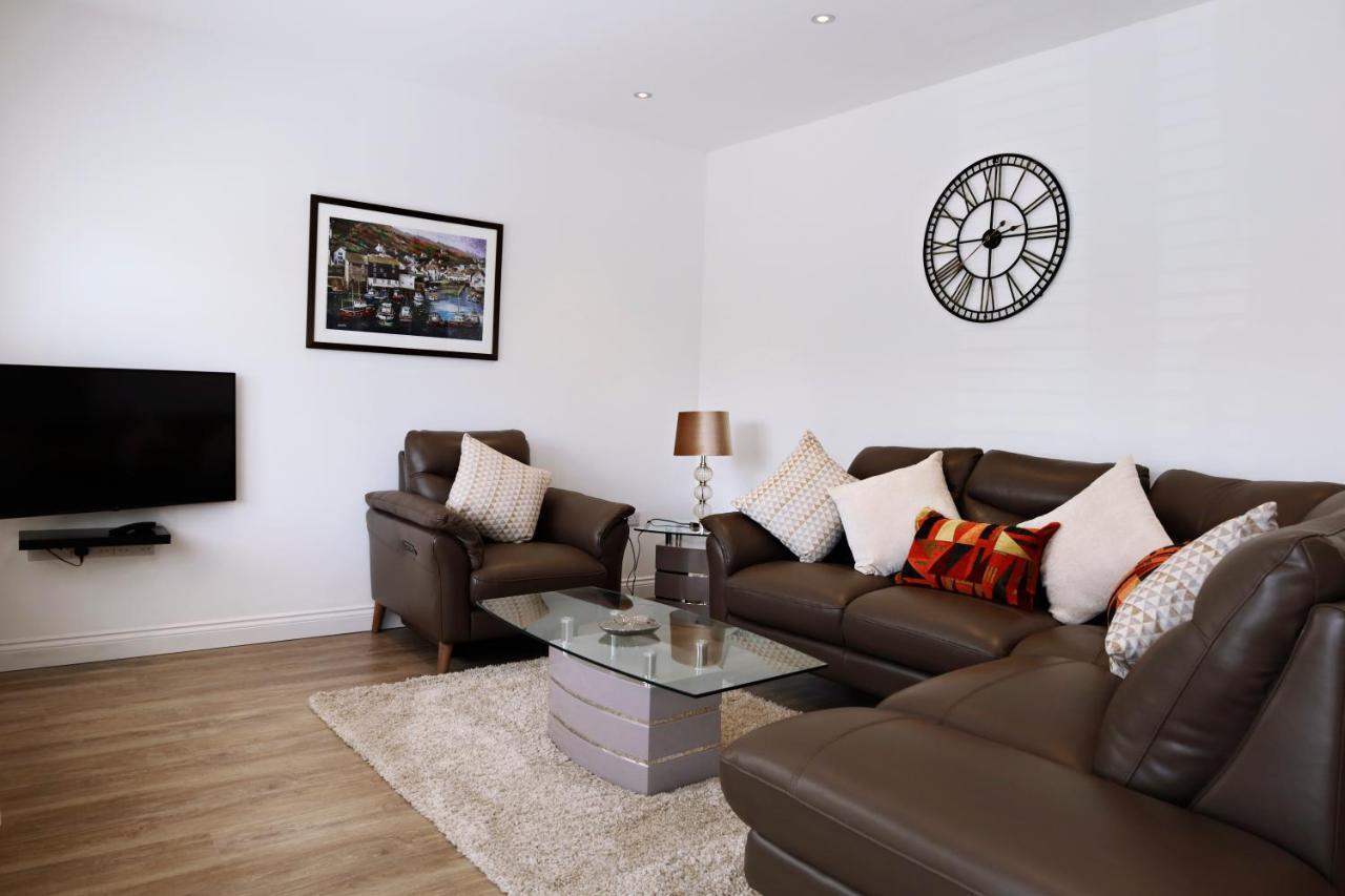 The Grand Avenue Apartment *