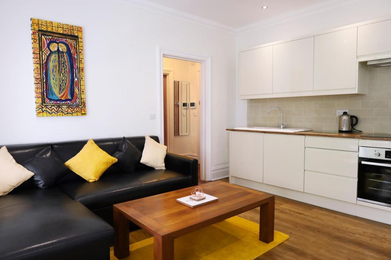 The Grand Avenue Apartment *