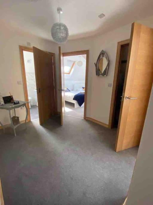 Seaside Town Centre Triplex: Spacious Retreat With Parking Apartment Bournemouth