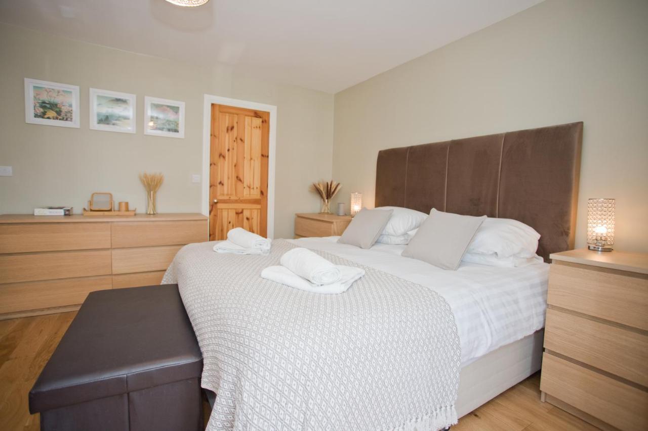Luxury - Hot Tub - Pool Table - Gym - Sauna - Cinema - Free Parking - Close To *