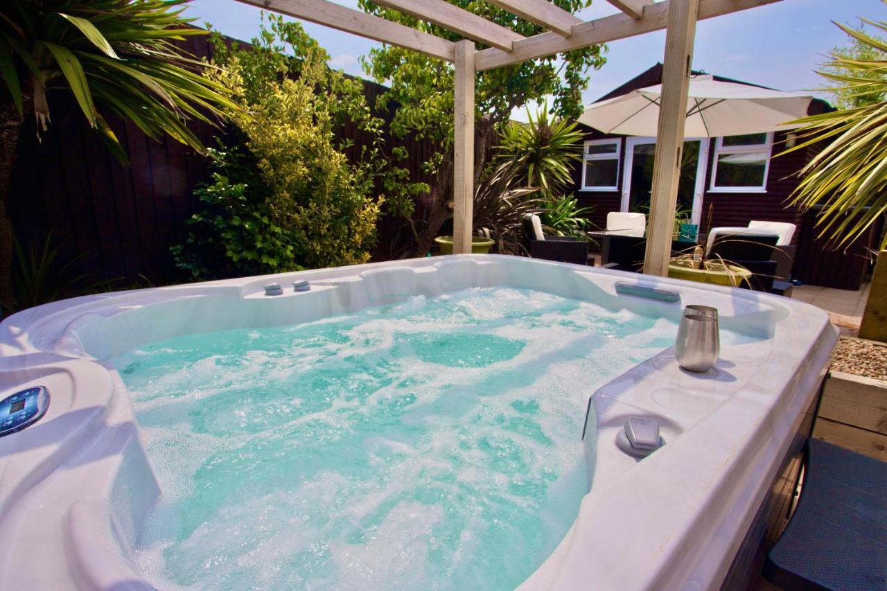 Luxury - Hot Tub - Pool Table - Gym - Sauna - Cinema - Free Parking - Close To *