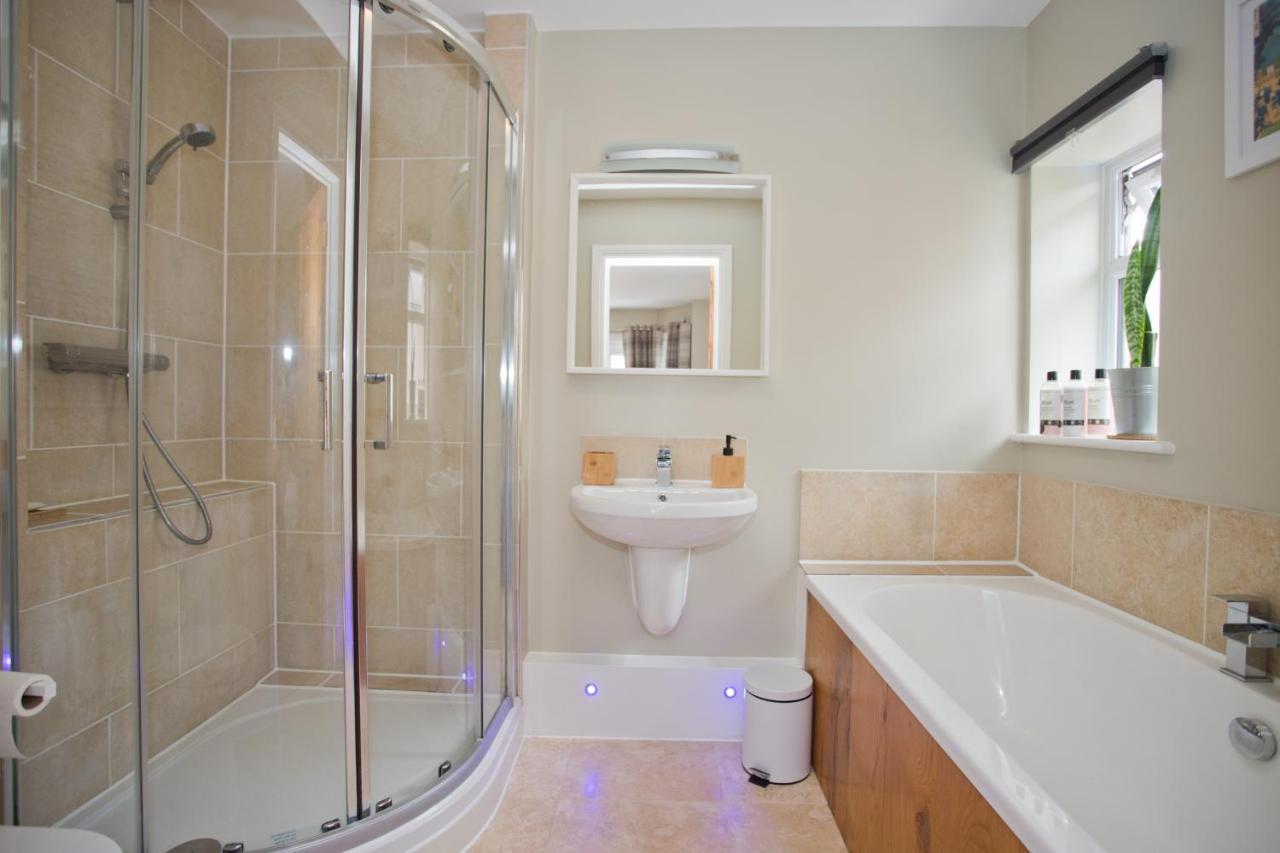Luxury - Hot Tub - Pool Table - Gym - Sauna - Cinema - Free Parking - Close To Holiday home Bournemouth