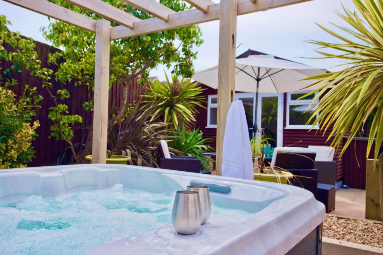 Luxury - Hot Tub - Pool Table - Gym - Sauna - Cinema - Free Parking - Close To Holiday home *