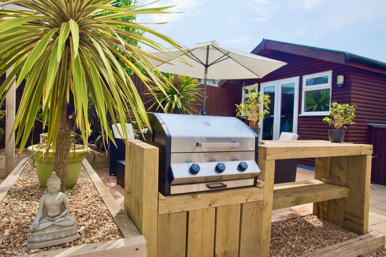Holiday home Luxury - Hot Tub - Pool Table - Gym - Sauna - Cinema - Free Parking - Close To Bournemouth