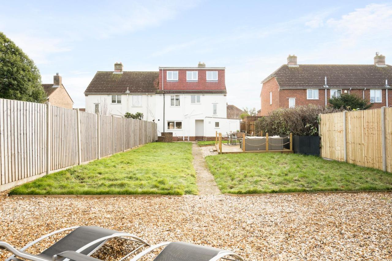 Holiday home Stylish & Convenient 4br House W/ Garden & Parking