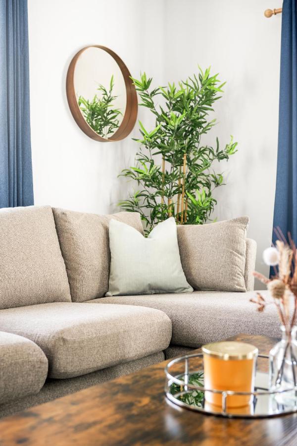 Stylish & Convenient 4br House W/ Garden & Parking * Bournemouth