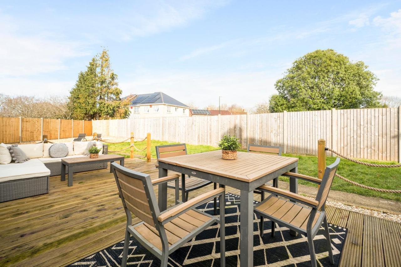 Holiday home Stylish & Convenient 4br House W/ Garden & Parking