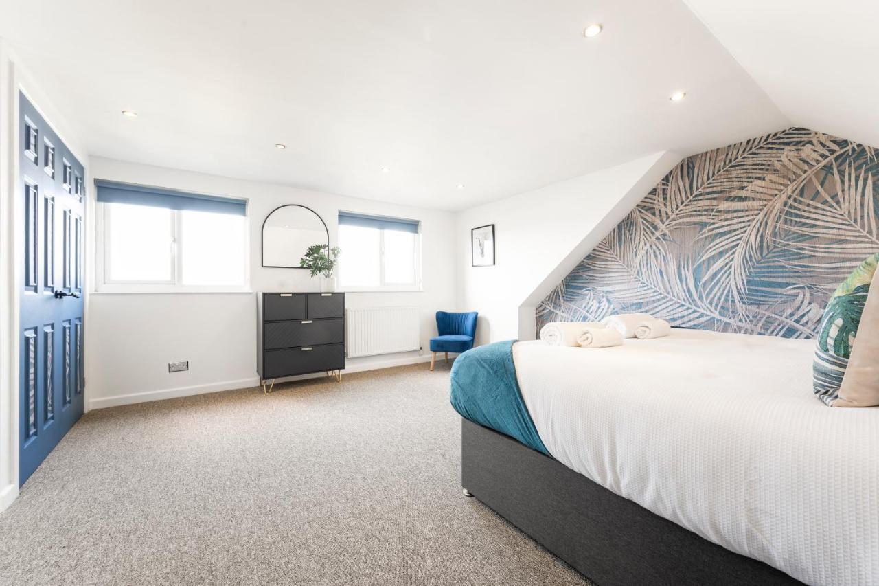 Stylish & Convenient 4br House W/ Garden & Parking * Bournemouth
