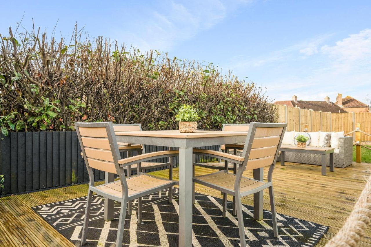 Holiday home Stylish & Convenient 4br House W/ Garden & Parking *