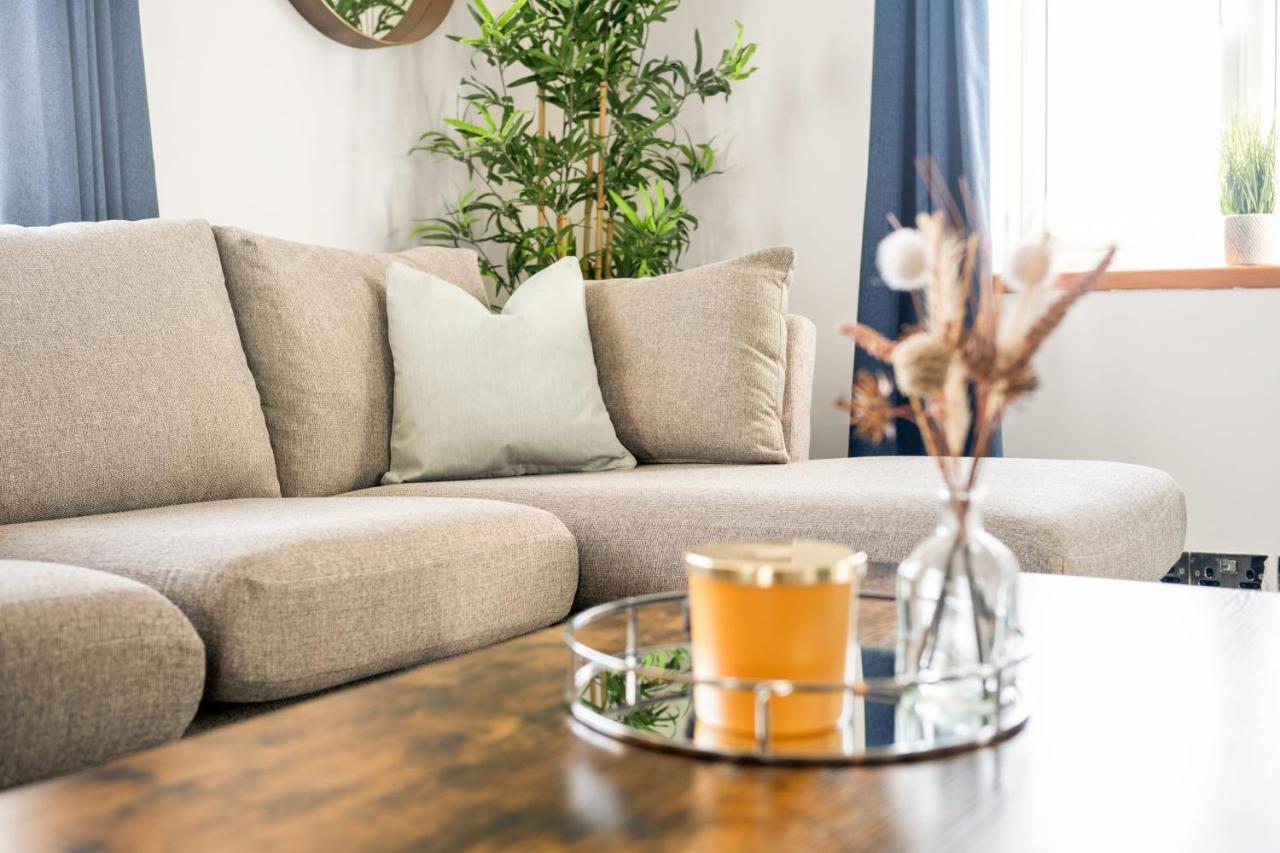 Stylish & Convenient 4br House W/ Garden & Parking Holiday home *