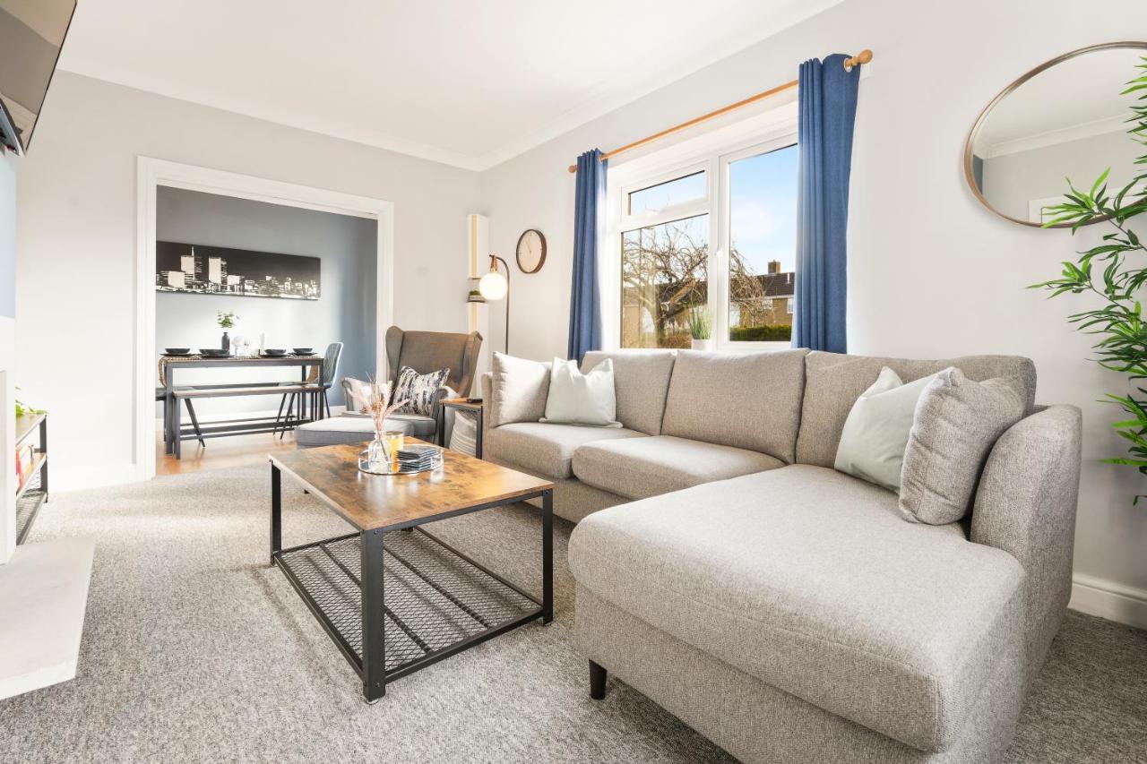 Stylish & Convenient 4br House W/ Garden & Parking Bournemouth