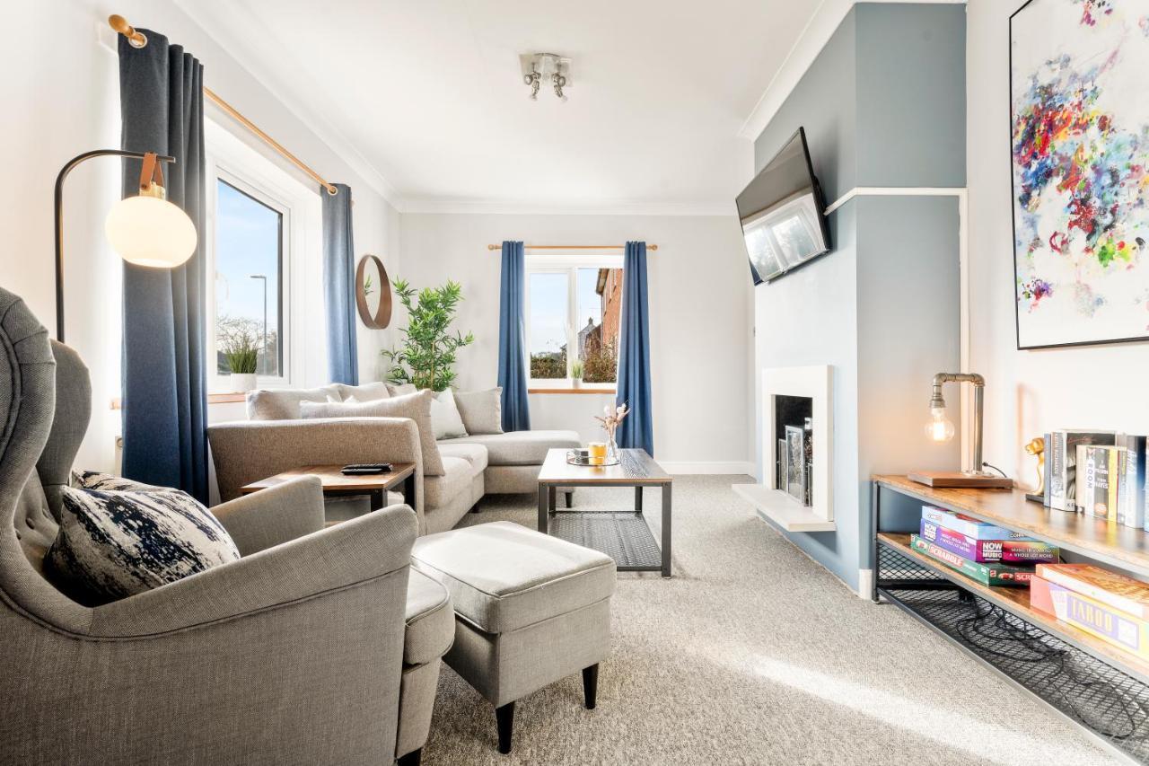 Stylish & Convenient 4br House W/ Garden & Parking Bournemouth