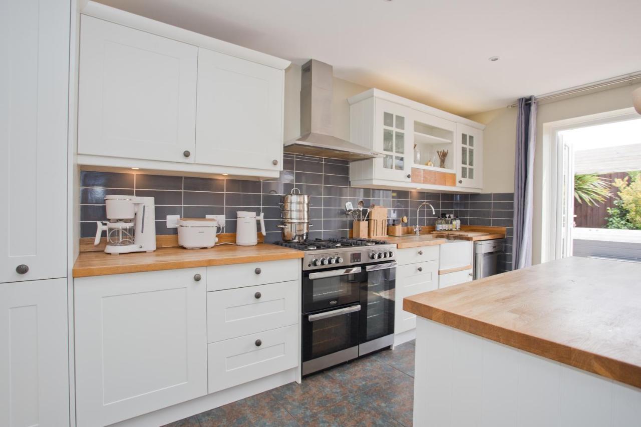 Luxury - Hot Tub - Pool Table - Gym - Sauna - Cinema - Free Parking - Close To Holiday home Bournemouth