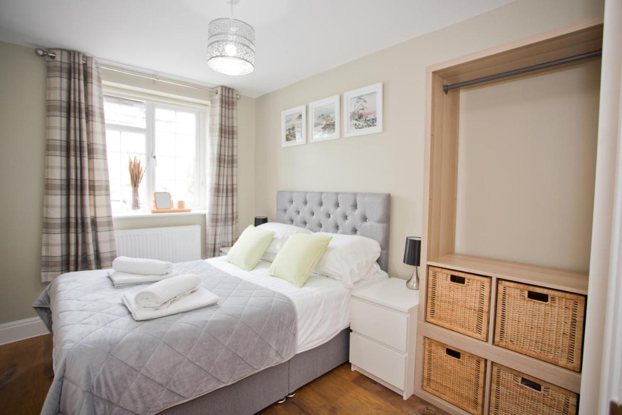 Luxury - Hot Tub - Pool Table - Gym - Sauna - Cinema - Free Parking - Close To *