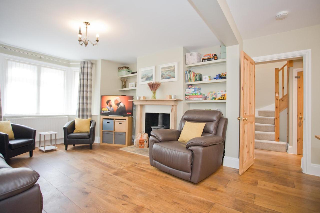 Holiday home Luxury - Hot Tub - Pool Table - Gym - Sauna - Cinema - Free Parking - Close To