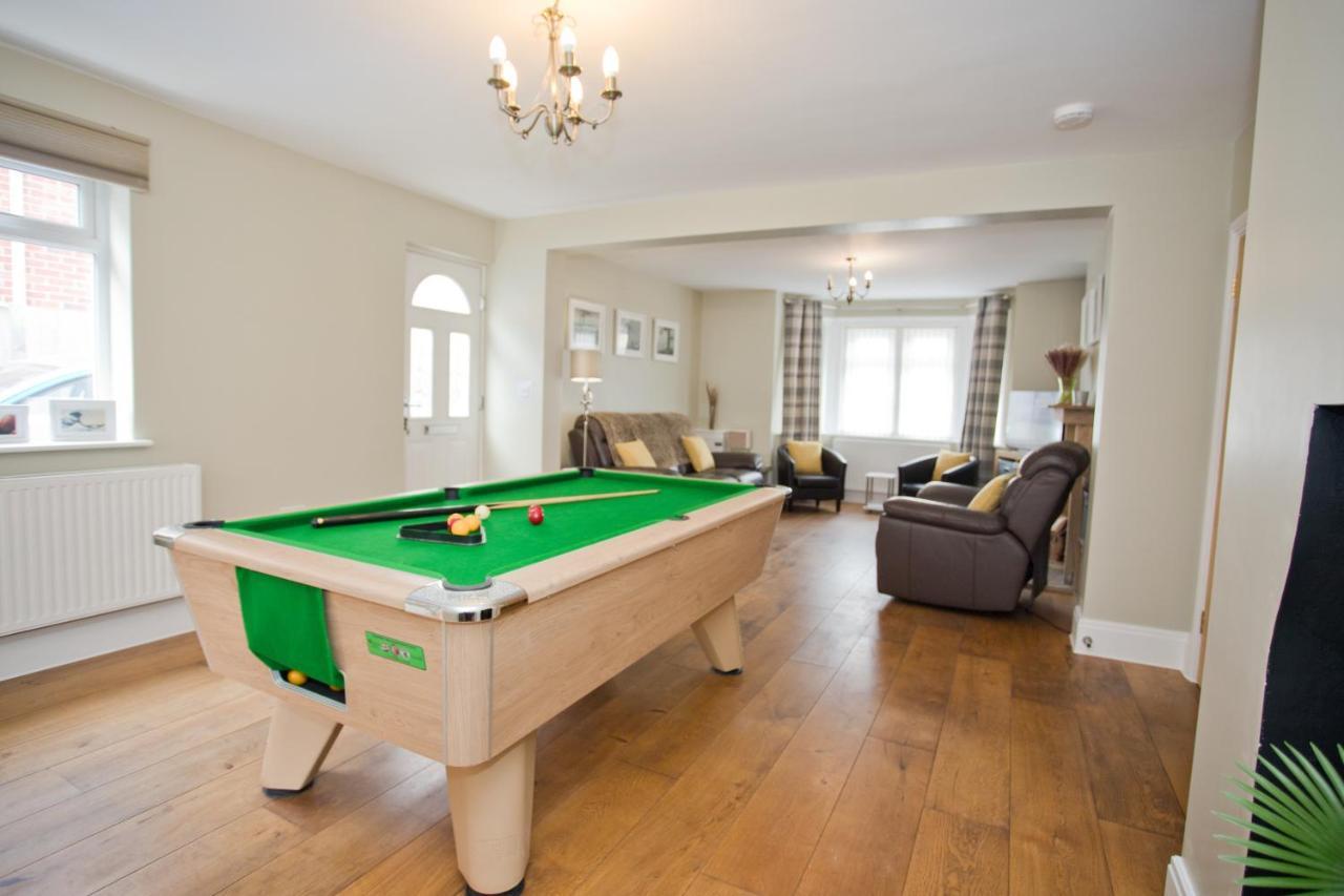 Luxury - Hot Tub - Pool Table - Gym - Sauna - Cinema - Free Parking - Close To Bournemouth