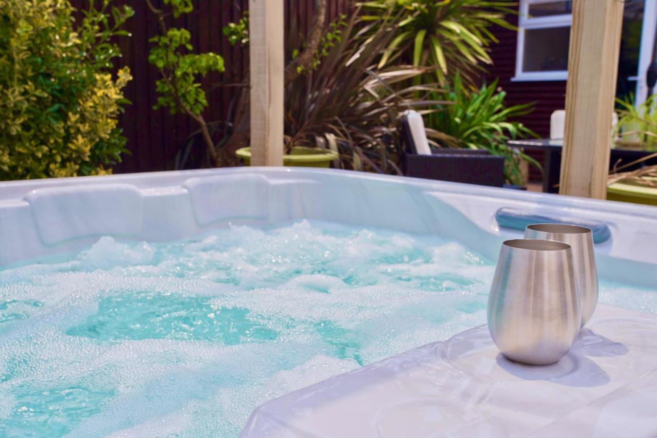 Holiday home Luxury - Hot Tub - Pool Table - Gym - Sauna - Cinema - Free Parking - Close To