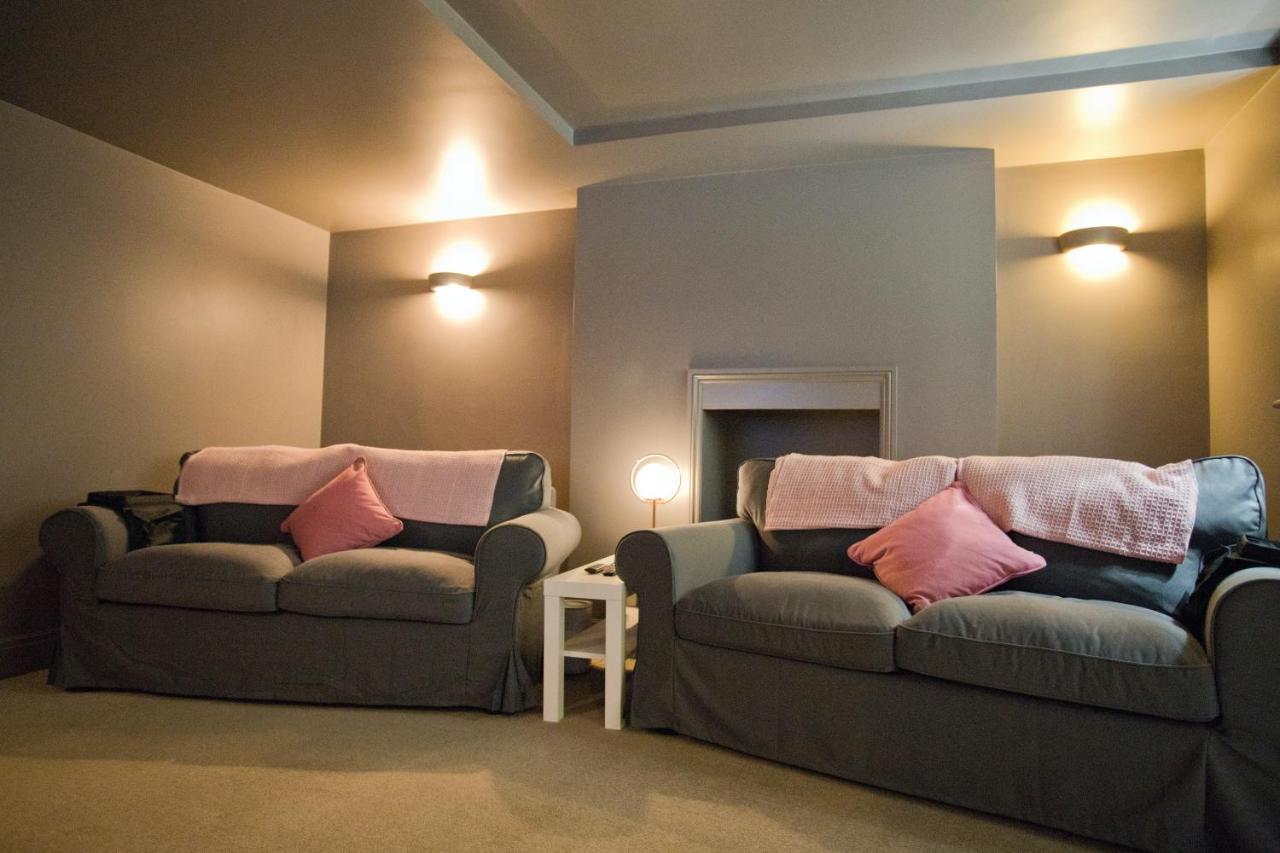 Holiday home Luxury - Hot Tub - Pool Table - Gym - Sauna - Cinema - Free Parking - Close To