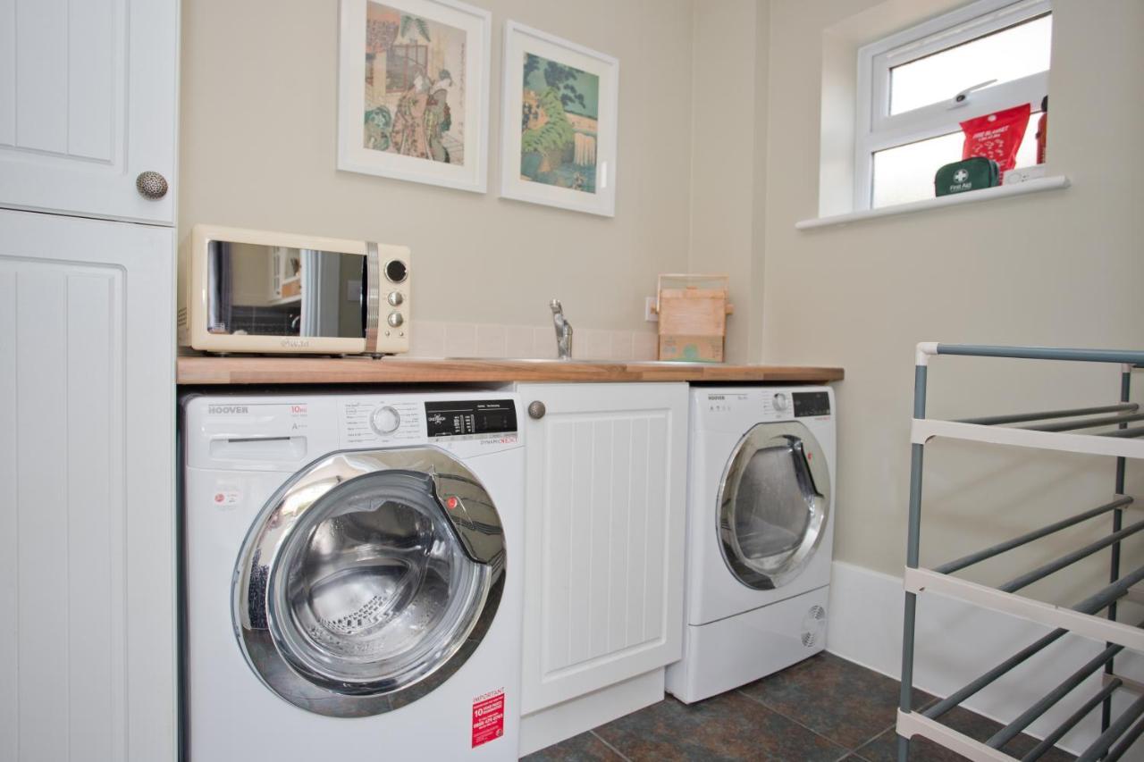 Holiday home Luxury - Hot Tub - Pool Table - Gym - Sauna - Cinema - Free Parking - Close To *