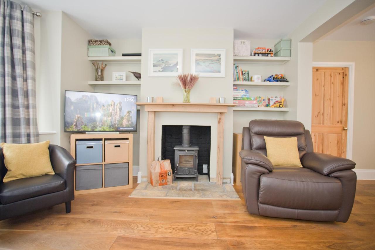 Luxury - Hot Tub - Pool Table - Gym - Sauna - Cinema - Free Parking - Close To Holiday home *