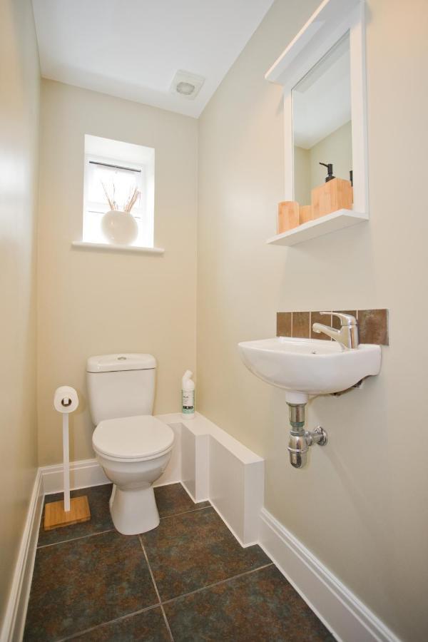 Luxury - Hot Tub - Pool Table - Gym - Sauna - Cinema - Free Parking - Close To