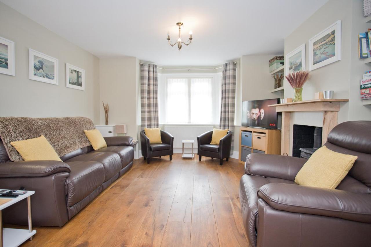 Holiday home Luxury - Hot Tub - Pool Table - Gym - Sauna - Cinema - Free Parking - Close To