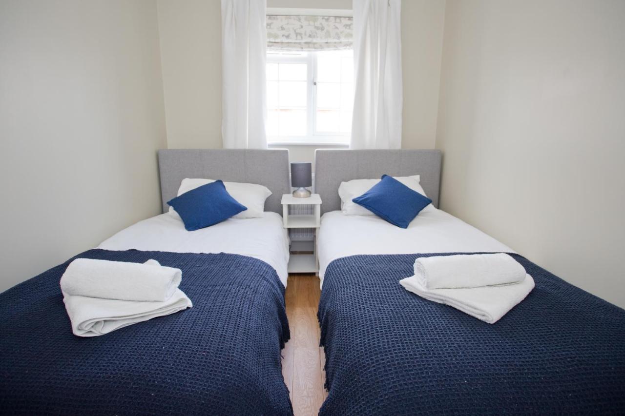 Holiday home Luxury - Hot Tub - Pool Table - Gym - Sauna - Cinema - Free Parking - Close To
