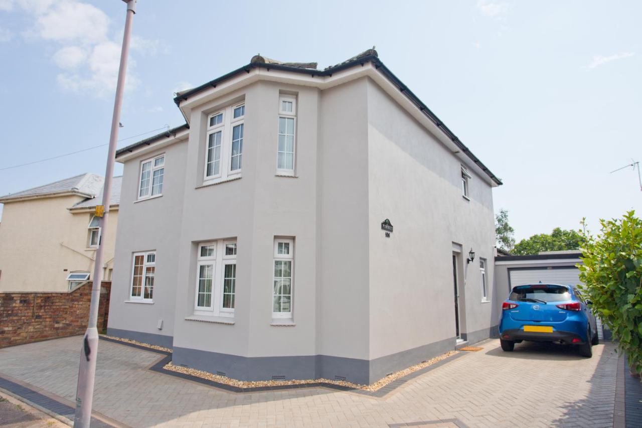 Luxury - Hot Tub - Pool Table - Gym - Sauna - Cinema - Free Parking - Close To Holiday home *