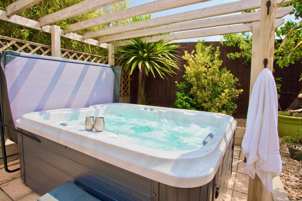 Luxury - Hot Tub - Pool Table - Gym - Sauna - Cinema - Free Parking - Close To Holiday home Bournemouth