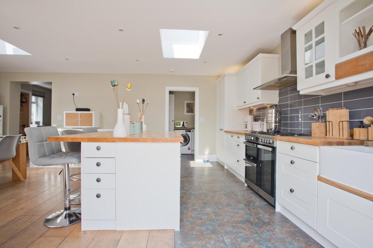 Luxury - Hot Tub - Pool Table - Gym - Sauna - Cinema - Free Parking - Close To Holiday home