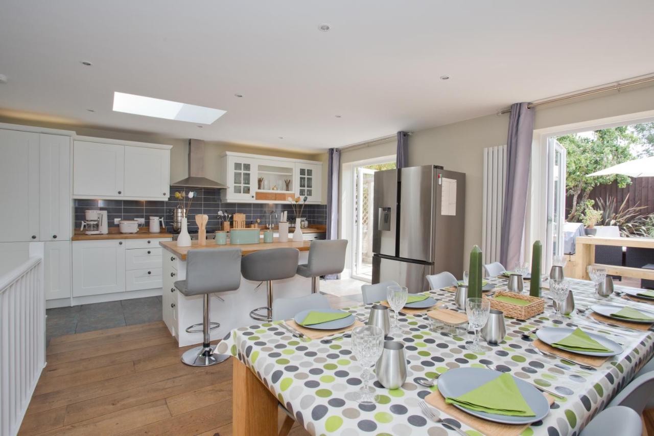 Luxury - Hot Tub - Pool Table - Gym - Sauna - Cinema - Free Parking - Close To Holiday home Bournemouth