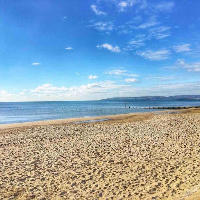 Lovely Westbourne - 15 Min Walk To *
