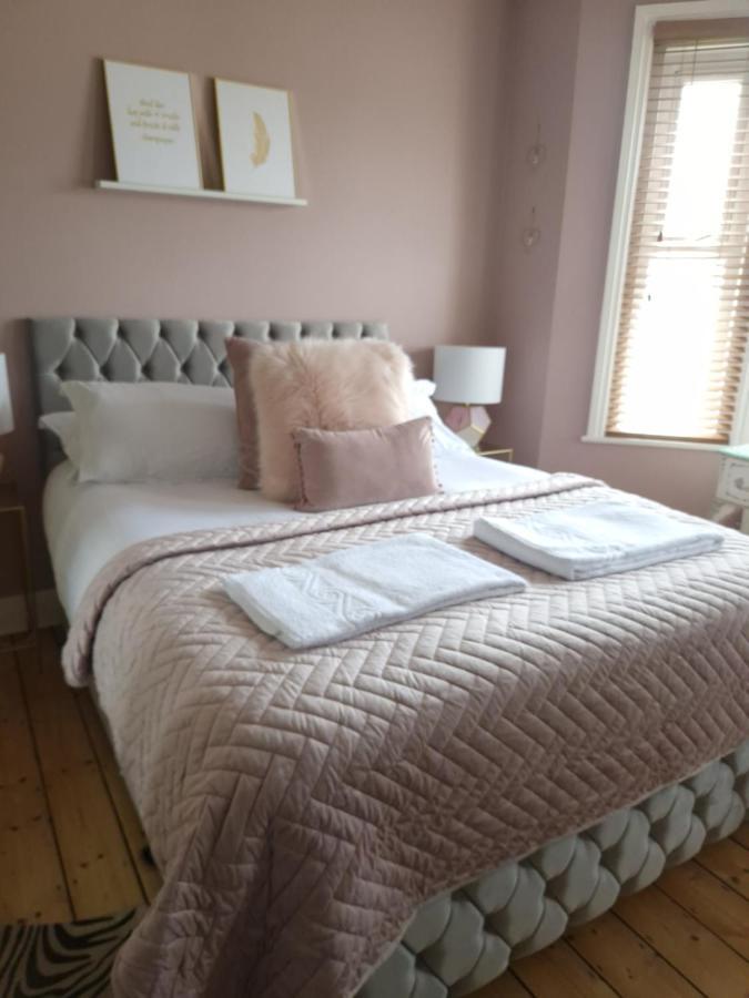 Stunning 3 Bedroom Holiday Near The Beach