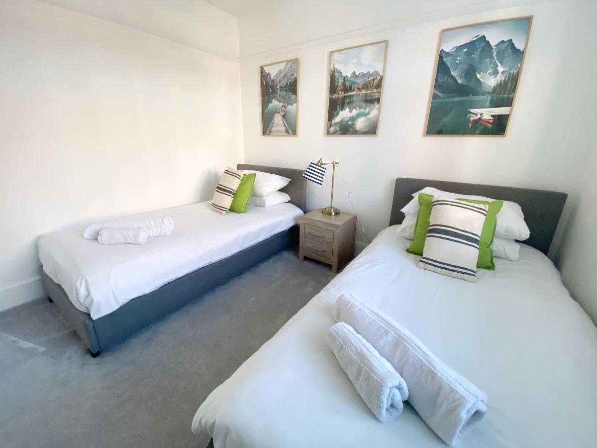 Apartment Coastal Breeze - Beautiful Two Bedroom With Free Parking Near Local Beaches Bournemouth