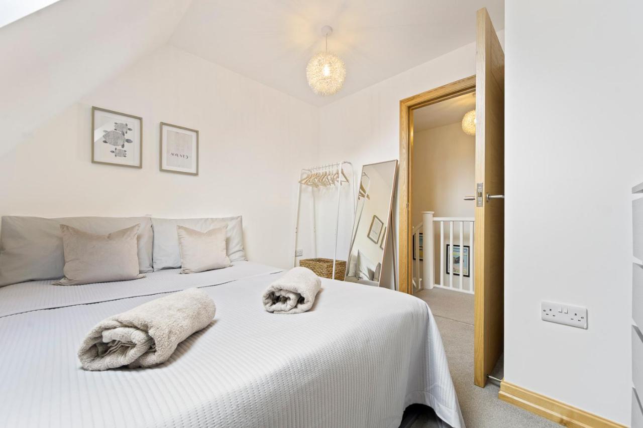 Coastal Charm Townhouse: Renovated 3-bedroom With Parking