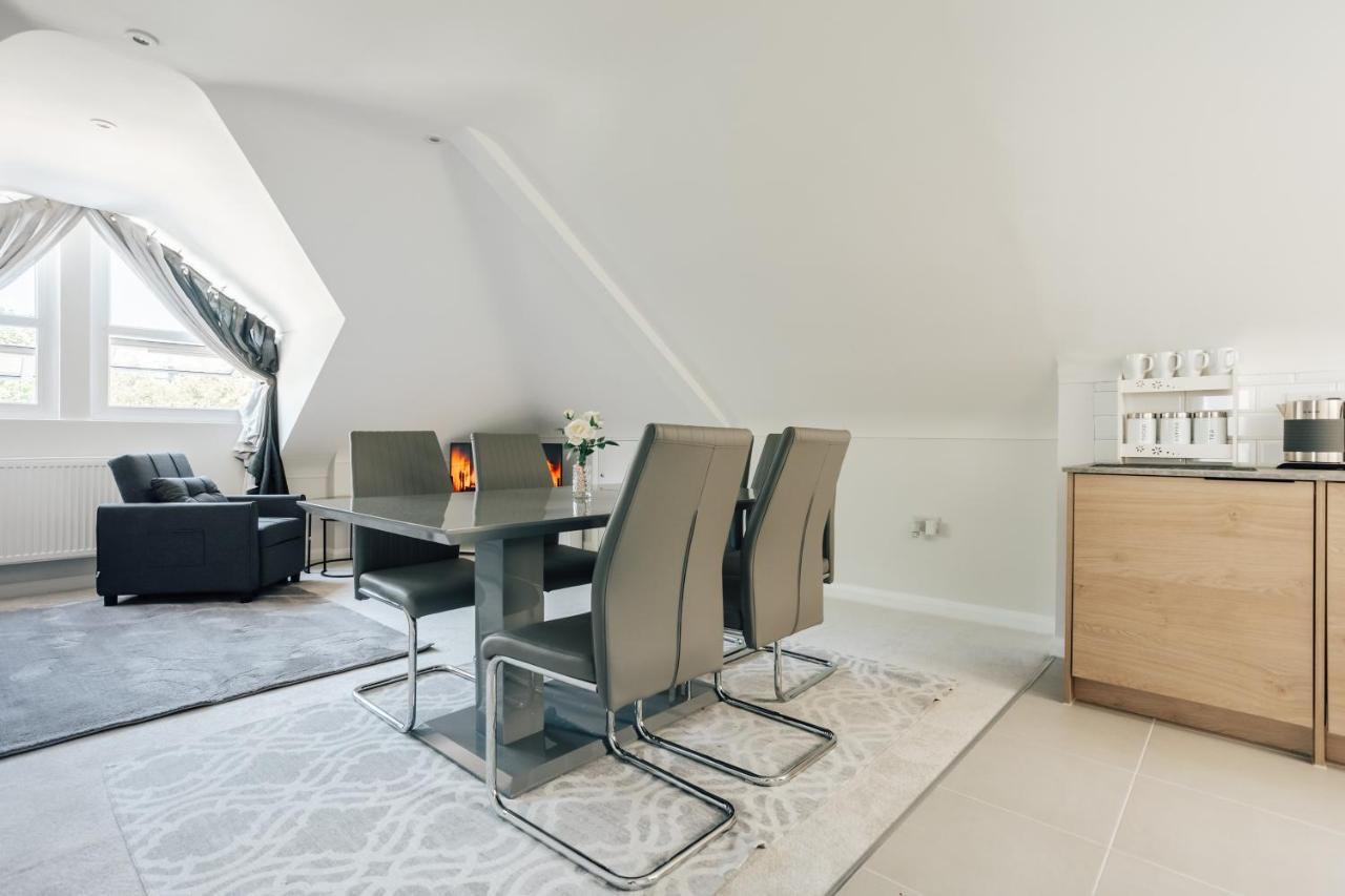 Luxury Sleeps 7 Guests With Free Parking And Netflix Apartment Bournemouth